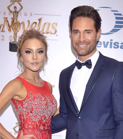 GALERIE FOTO. Cum îşi petrec vara Angelique Boyer şi Sebastian Rulli