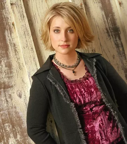 Povestea sectei sexuale în care a fost implicată actrița din „Smalville”, Allison Mack, va deveni lungmetraj