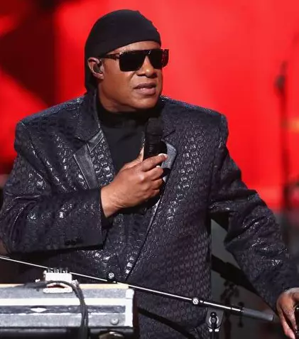 Stevie Wonder va fi supus unui transplant de rinichi. Artistul a făcut anunţul pe scenă: „Am un donator“