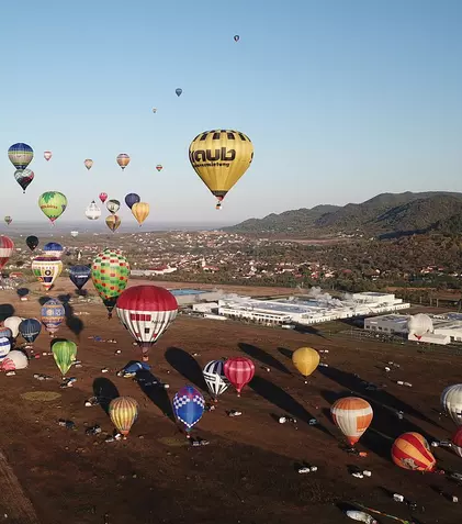 GALERIE FOTO. Pe 1 septembrie, Digi World difuzează documentarul „100 de baloane pentru România”