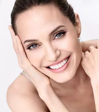 Angelina Jolie dezvăluie cum a trecut peste divorțul de Brad Pitt: „Mă simțeam pierdută”