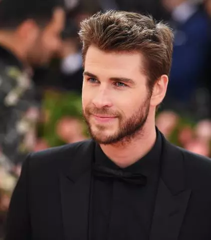 FOTO. Liam Hemsworth are o nouă iubită. Ce femeie a înlocuit-o pe Miley Cyrus