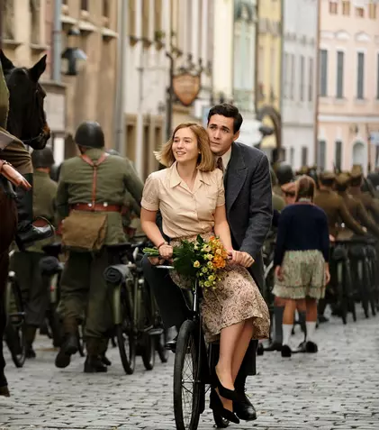 Epic Drama va difuza, din 10 noiembrie, mini-seria de epocă „O lume în flăcări”