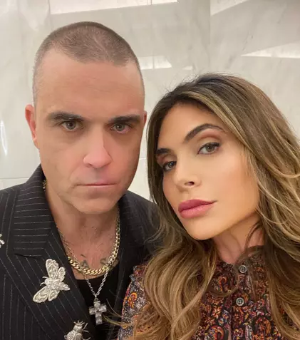 Robbie Williams și soția sa, Ayda Fied, au devenit părinți pentru a patra oară