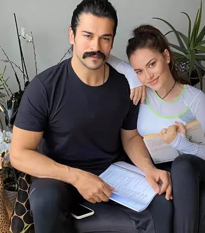 Burak Özçivit nu este afectat de carantină: „Viața e mai frumoasă acasă”