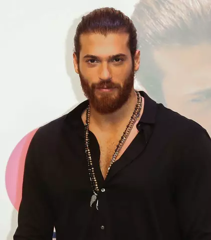 Can Yaman e gata să lucreze pentru noul lui serial, „Bay Yanlış”. Unde și când se vor filma primele secvențe
