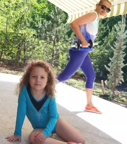 GALERIE FOTO. Cum petrec vedetele de la noi 1 mai muncitoresc