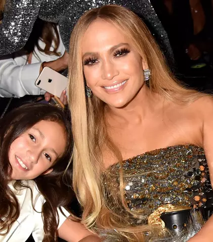 La numai 12 ani, Emme, fiica lui Jennifer Lopez, lansează o carte