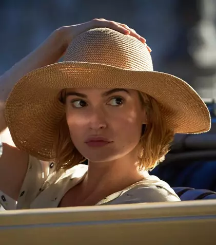 Netflix lansează primele poze din noua versiune „Rebecca”. Când e programată premiera