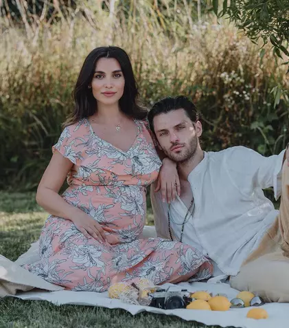 Lili Sandu a devenit mamă. Prima fotografie cu băiețelul ei