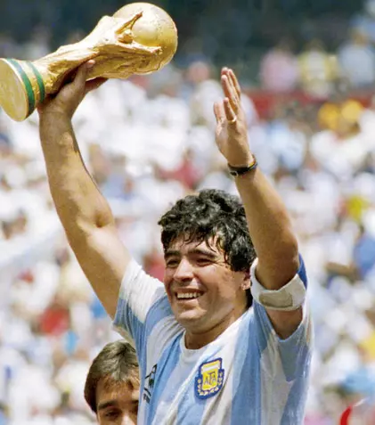 Unul dintre cei mai mari fotbaliști din istorie, Diego Maradona, a murit