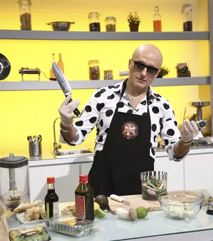 Diseară, la „Chefi la cuțite”, Costi Ioniță îi surprinde pe chefi cu un preparat vegan