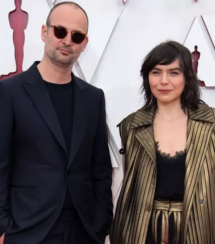 Prima apariție românească la Oscaruri. Ce designer a creat ținuta purtată de producătoarea „Colectiv”