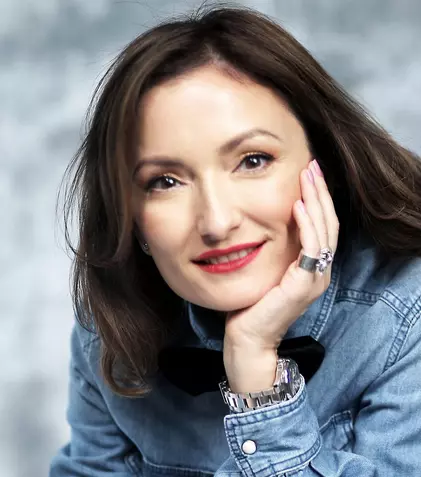 „România, te iubesc!”. Paula Herlo prezintă ancheta „Bolnavi de lăcomie”