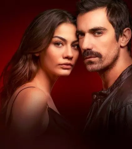 Ce mai fac Demet Özdemir și Ibrahim Çelikkol, protagoniștii din „Prizoniera destinului”