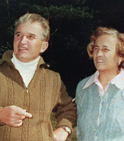 Fotografie rară a cuplului Ceaușescu, scoasă la licitație. Ce nu obișnuia să facă fostul dictator