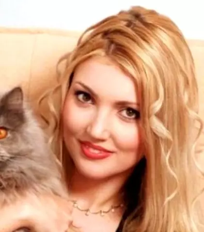 Ce job și-a găsit Iulia Frățilă în America. Cu ce se ocupă fosta asistentă TV a lui Florin Călinescu