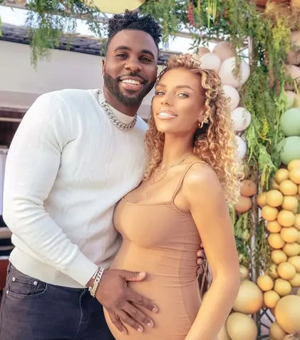 Jason Derulo și iubita sa, Jena Frumes, au devenit părinți. Ce nume au ales pentru primul copil