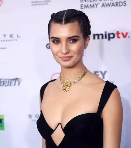 Tuba Büyüküstün a bătut palma cu Netflix pentru un nou serial. Iată detaliile!