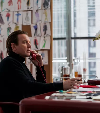 Netflix a lansat miniseria „Halston”, cu Ewan McGregor în rolul celebrului designer american