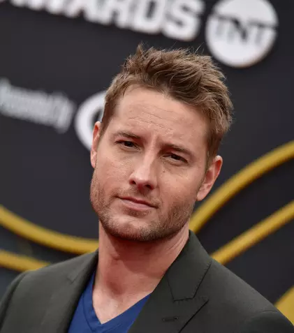 Actorul Justin Hartley s-a căsătorit în secret cu o fostă colegă din „Tânăr și neliniștit”