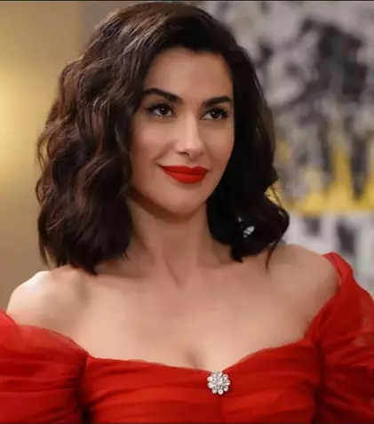 Nesrin Cavadzade a fugit în vacanță ca să uite de problemele din ultima vreme. Ce-a pățit actrița din „Prețul fericirii”