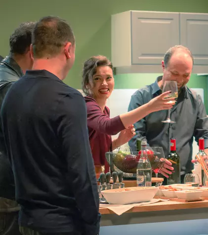 Premiera lungmetrajului „Complet necunoscuți”, adaptare realizată de Octavian Strunilă după celebrul „Perfetti Sconosciuti”, are loc la TIFF 2021