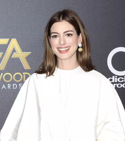 Anne Hathaway, Marisa Tomei și Matthew Broderick vor juca într-o nouă comedie romantică regizată de Rebecca Miller