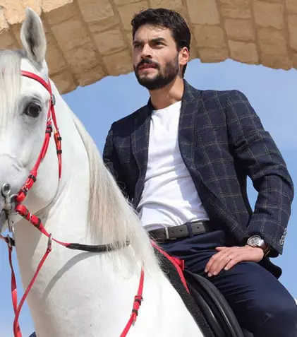 Akin Akinözü, adică Miran din „Hercai”, gata să cucerească America. FOTO