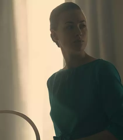 Yvonne Strahovski din „Povestea slujitoarei” și-a dezvăluit sarcina la premiera noului său film