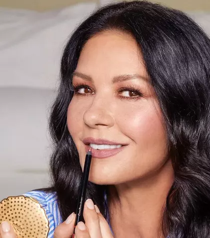 Catherine Zeta-Jones, apariție de senzație în bikini. „Soarele a ieșit”