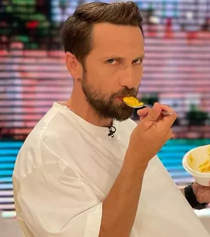 Ce glume face Dani Oțil pe seama Gabrielei, soția lui însărcinată! „Atenţie la comenzile online. Eu m-am ars pe viață”