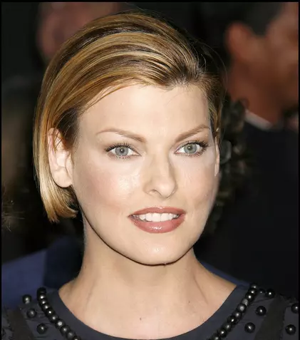 Linda Evangelista, de nerecunoscut din cauza operațiilor estetice eșuate: „Am fost desfigurată cu brutalitate”