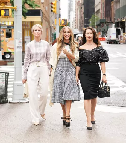 Carrie, Miranda și Charlotte revin în „And Just Like That...” din decembrie. Primele imagini din serial