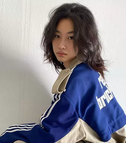 Actrița HoYeon Jung din serialul-fenomen „Jocul calamarului” a devenit ambasadoarea casei Louis Vuitton