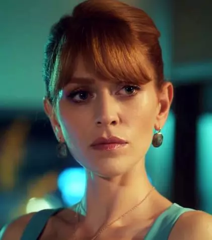 Cine sunt actorii Hazal Türesan și Firat Altunmese, Beliz și Demir, din serialul „Doctorul minune”