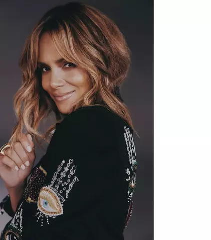 Halle Berry, actrița premiată cu Oscar, regizor și producător, va primi premiul “THE PEOPLE’S ICON” în cadrul Galei PEOPLE’S CHOICE AWARDS 2021