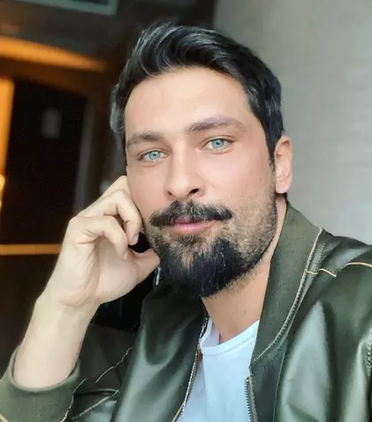 Onur Tuna iubește din nou! Cine e noua iubită a actorului din „Doctorul minune”