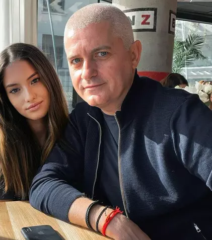 Cum arată fiica adolescentă a lui Virgil Ianțu. Jasmine și-a etalat frumusețea într-o ședință foto îndrăzneață, în vacanță