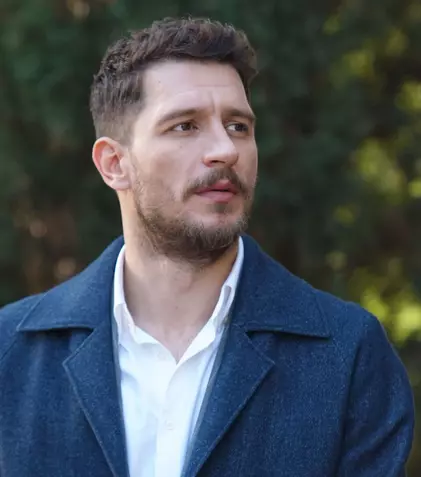 Uraz Kaygılaroğlu, apariție surprinzătoare! Cum a reușit actorul din „Fiica ambasadorului” să-și uimească fanii