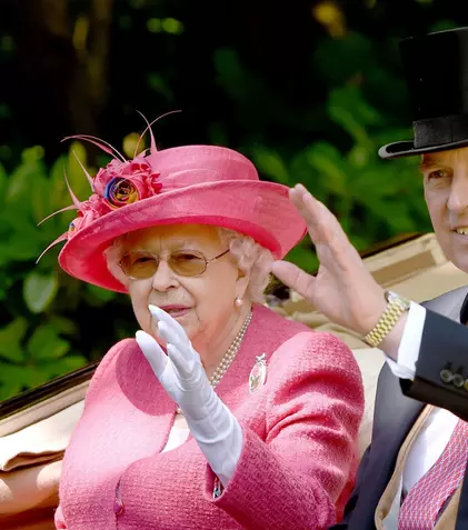 Regina Elisabeta i-a retras Prințului Andrew titlurile regale și distincțiile militare. Este acuzat de agresiune sexuală