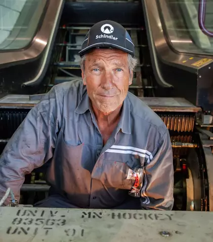 Mike Rowe revine la Discovery Channel cu un nou sezon „Meserii murdare”. Când e premiera