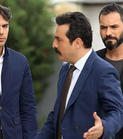 Serialul turcesc „O singură privire” începe curând la Dizi România. Programul de difuzare