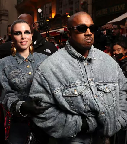 Kanye West și Julia Fox s-ar fi despărțit. Actrița a șters toate pozele cu rapperul