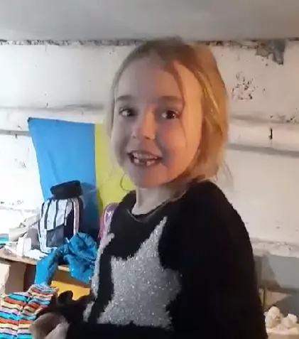 O fetiță din Ucraina a cântat melodia „Let It Go” într-un adăpost. Reacția actriței din „Frozen”, Idina Menzel