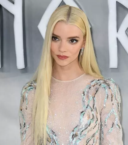 Anya Taylor-Joy a fost victima bullying-ului. De ce colegii de școală făceau glume pe seama ei și cine a ajutat-o să facă față