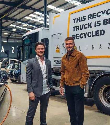 Ce dar de nuntă i-a făcut David Beckham fiului său. Cadoul valorează 350.000 de lire sterline