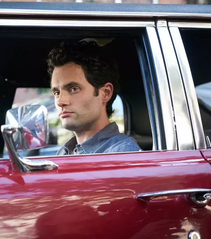 Prima imagine cu Penn Badgley de la filmările „You”, sezonul 4. Unde se filmează serialul Netflix