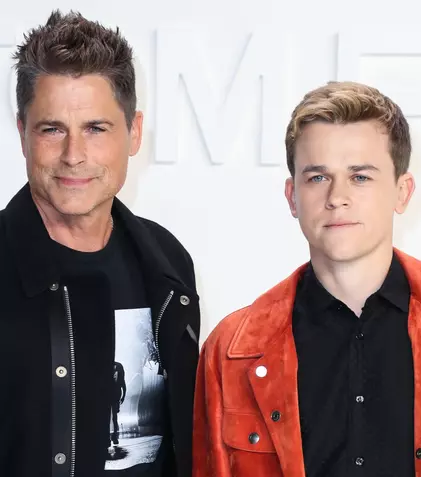 Rob Lowe și fiul lui vor juca într-un serial de comedie produs și difuzat de Netflix