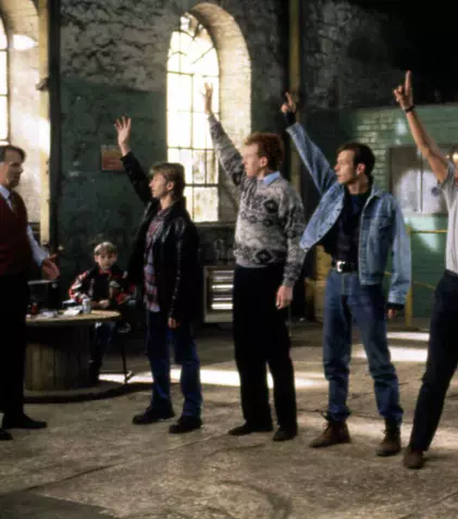 După 25 de ani, Disney+ pregătește o urmare pentru „Gol pușcă”, „The Full Monty” (1997)